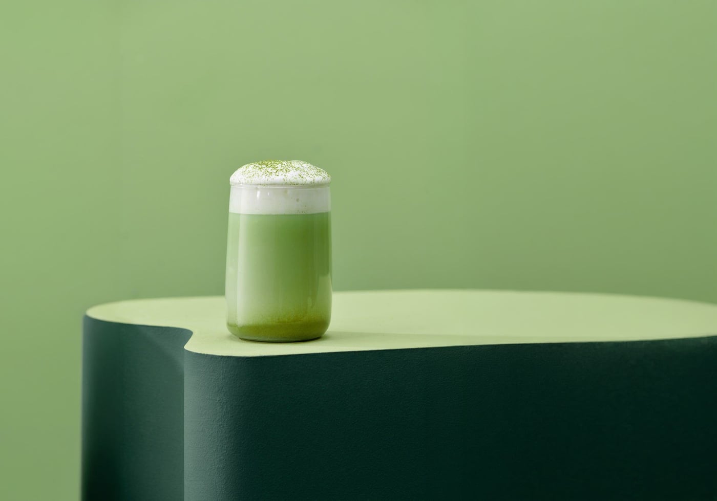Hedonist × SURF 概念中的维生素抹茶产品图。